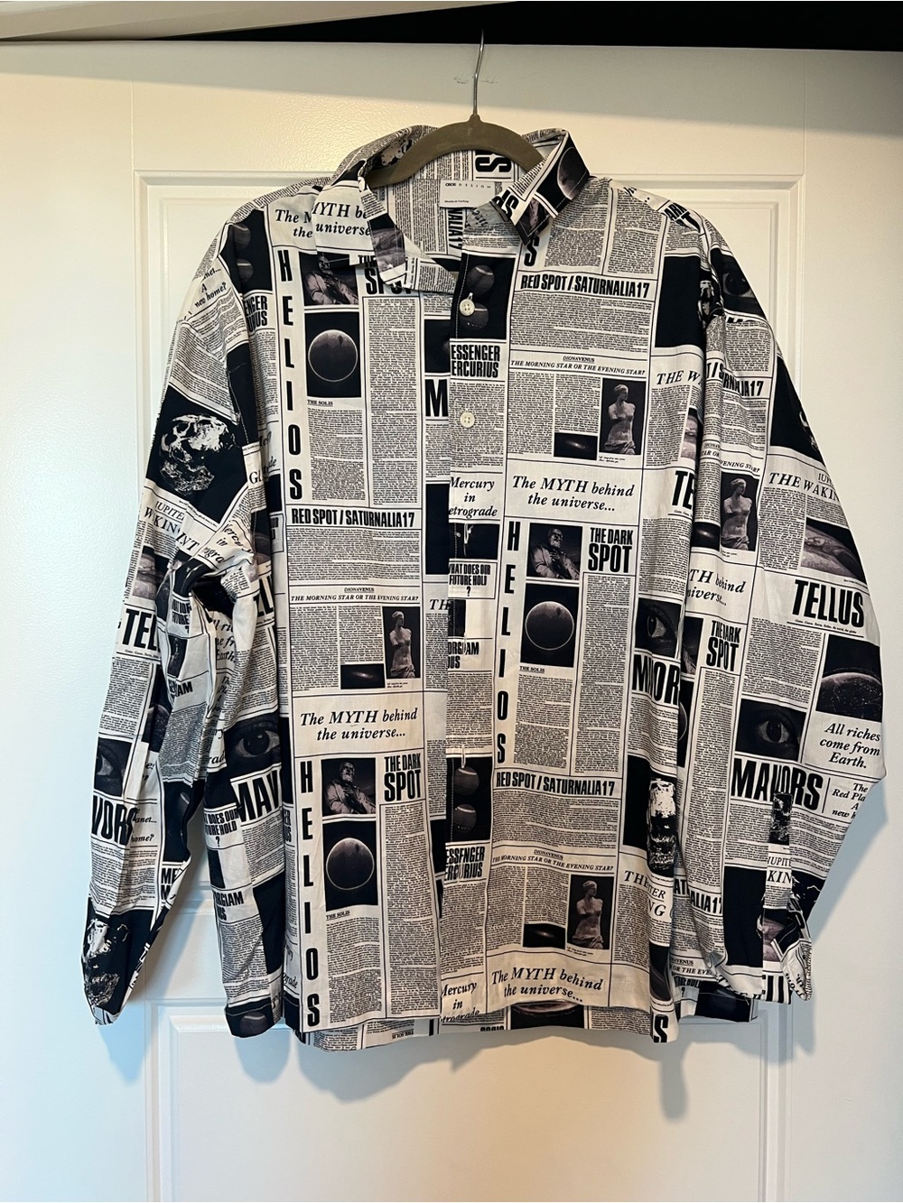 ASOS MEN MAN Newspaper Print Button-Up long sleeve oversize shirt Black & White